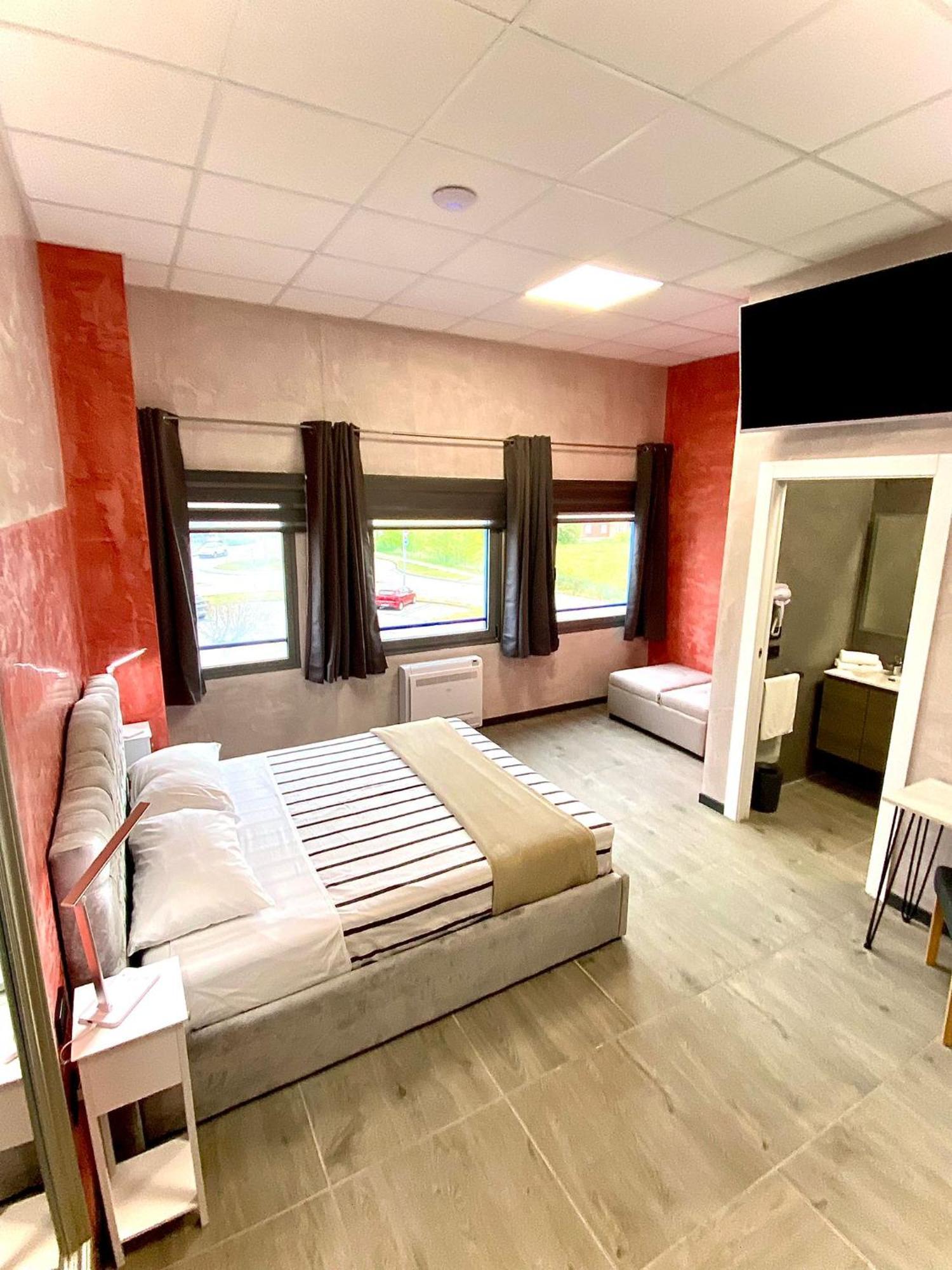 Hotel Tech Brembate Esterno foto